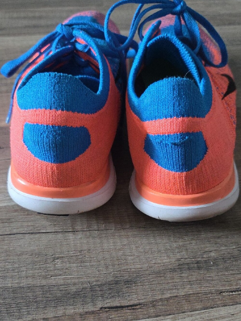 Nike Free 4.0 Flyknit Sneakers in Bright Blue & Coral - Picture 5 of 9